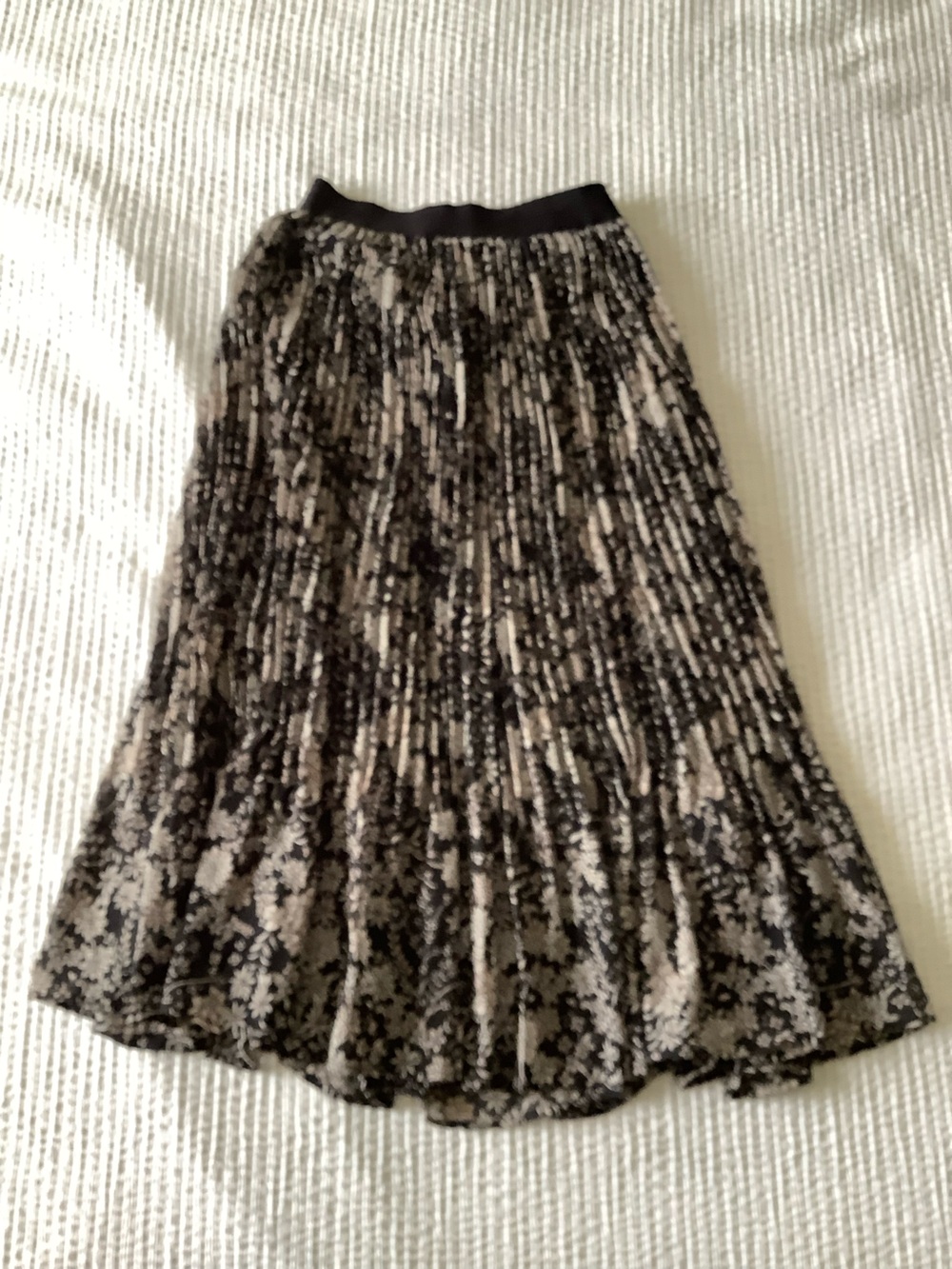 Pleated Floral Midi Skirt in Black and Cream